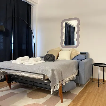 Eleganza Milanese Near Duomo & Metro アパート ミラノ